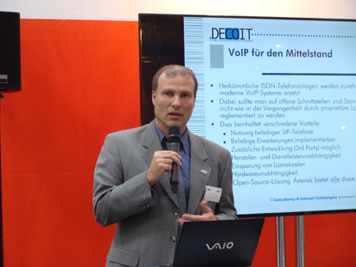 Fachvortr&auml;ge am CeBIT-Stand der DECOIT GmbH